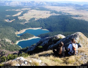 Pogled na Crno jezero sa vrha Međed