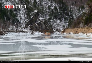 Zaleđeno jezero u Otilovićima