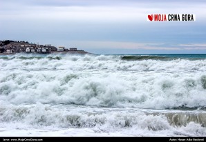 Talasi na šušanjskoj plaži