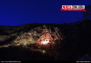 Zvjezdano nebo iznad manastira Ostrog