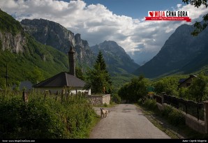 Proljeće u dolini Ropojana: Gornja Vusanjska džamija