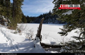 Februarska razglednica: Zaleđeno Zminje jezero