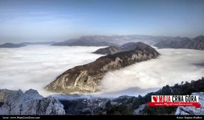 Aprilska razglednica: Boka Kotorska u magli